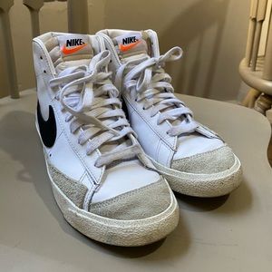 Nike mid blazer